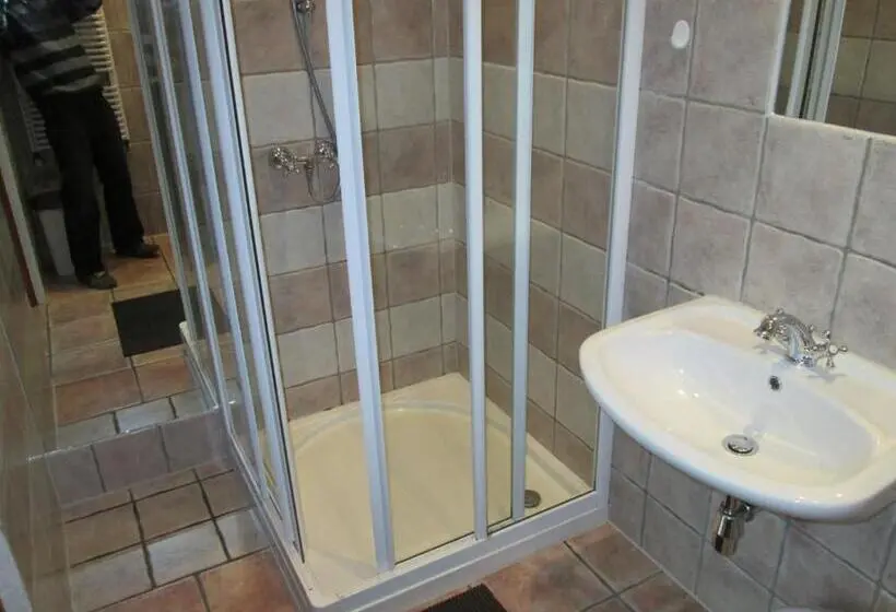 Standard-huone, Willawil