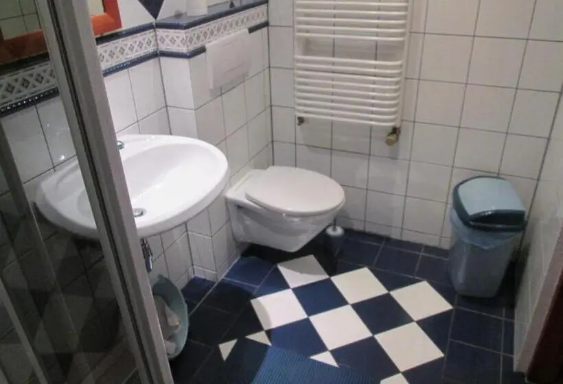 Standard Kolmen Hengen Huone, Willawil