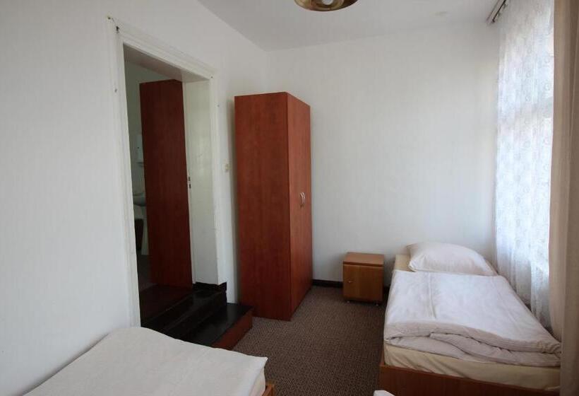 基本三人间, Dom Wypoczynkowy Szarotka&krokus