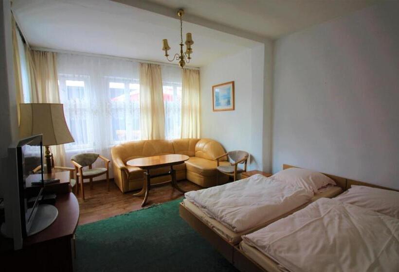 标准三人间, Dom Wypoczynkowy Szarotka&krokus