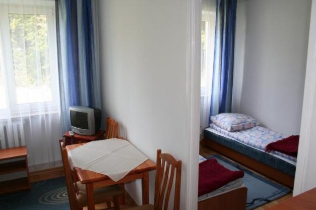 غرفة قياسية, Ow Polkard