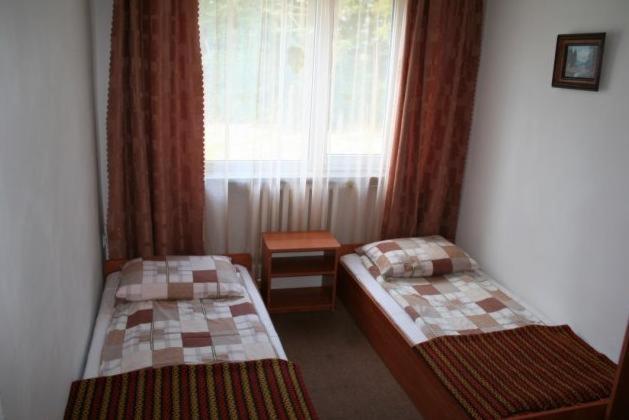 غرفة قياسية ثلاثية, Ow Polkard