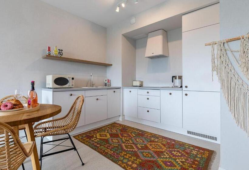 سوییت جونیور با چشم‌انداز دریا, Apartamenty Your Seaside
