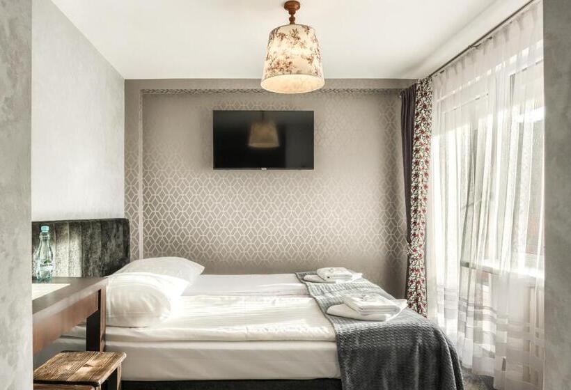 غرفة قياسية ثلاثية, Willa Biały Domek 600m Krupówki