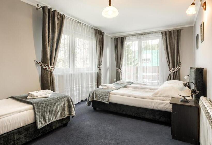 غرفة قياسية ثلاثية, Willa Biały Domek 600m Krupówki