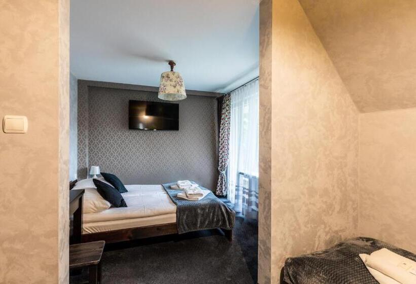 غرفة قياسية ثلاثية, Willa Biały Domek 600m Krupówki