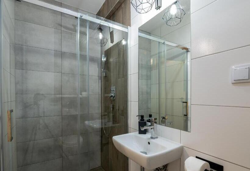 Семейный Номер, Willa żeglarski