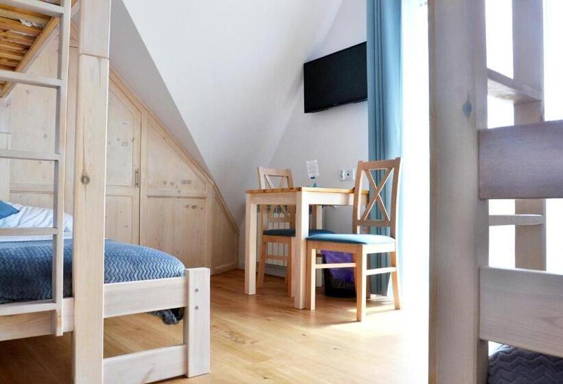 Семейный Номер, Willa żeglarski