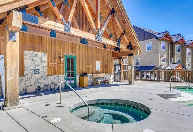 ２ベッドルームアパートメント, Collins Lake Condo