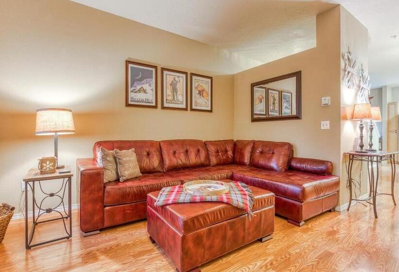 Апартаменты 2 Спальни, Collins Lake Condo