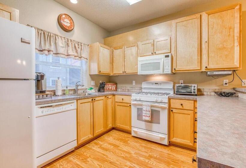 Апартаменты 2 Спальни, Collins Lake Condo
