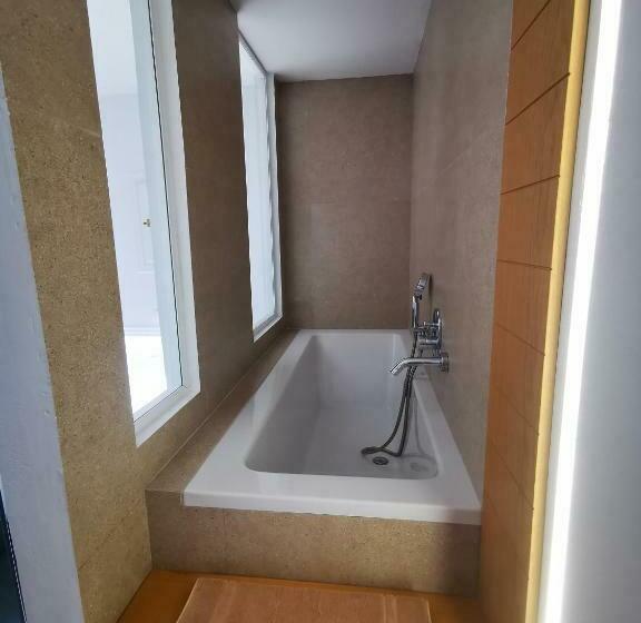 سوئیت با وان آب گرم, Muses Cycladic Suites