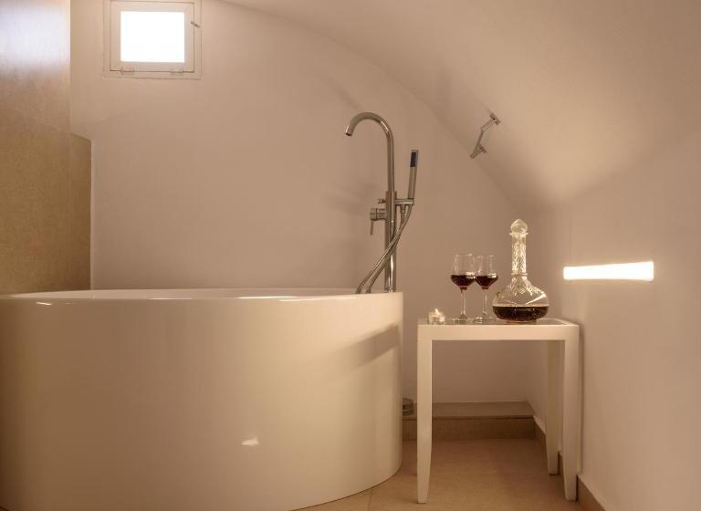 سوئیت با چشم‌انداز دریا و هیدروماساژ, Muses Cycladic Suites