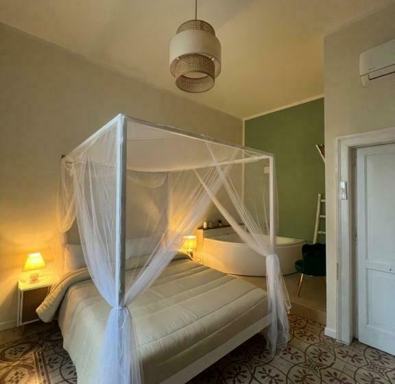 اتاق استاندارد با وان آب گرم, Borgo Marinaro Suite