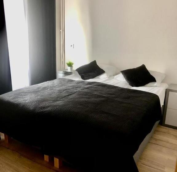 דירת שני חדרים, Nt Holiday