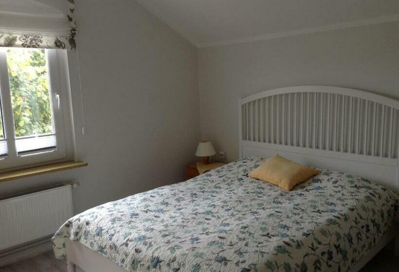 غرفة قياسية, Willa Sarna