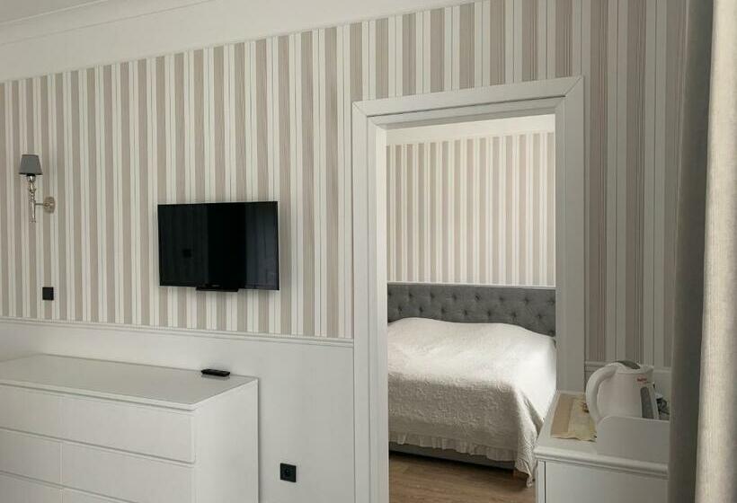 غرفة قياسية, Willa Sarna