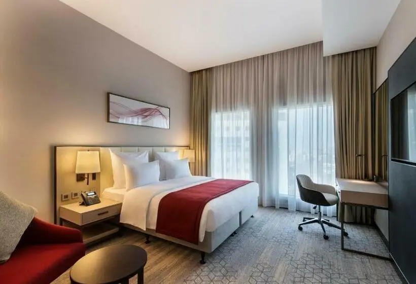 キングサイズベッドのスタンダードルーム, Ramada By Wyndham Riyadh King Fahd Road