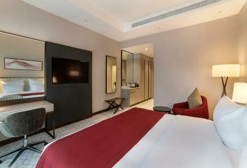 キングサイズベッドのスタンダードルーム, Ramada By Wyndham Riyadh King Fahd Road