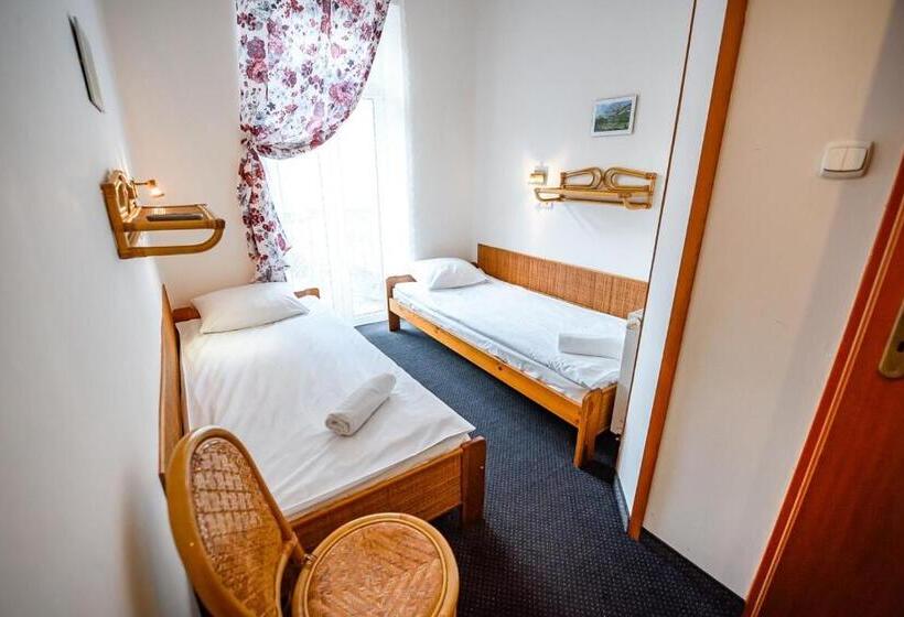 اتاق استاندارد, Willa Safona