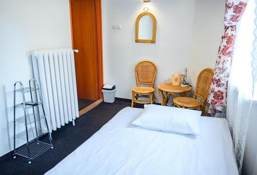 اتاق استاندارد چهار تخته, Willa Safona