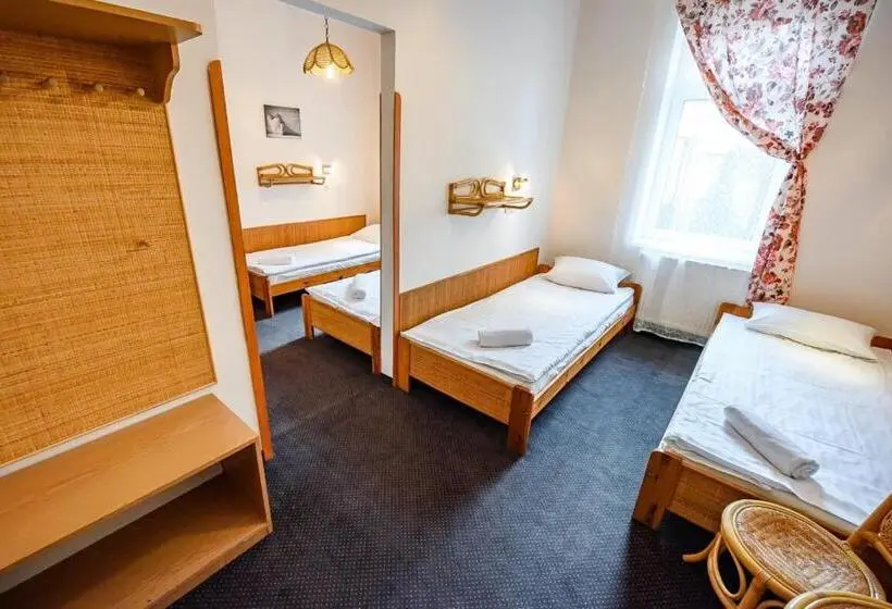 Standard Neljän Hengen Huone, Willa Safona