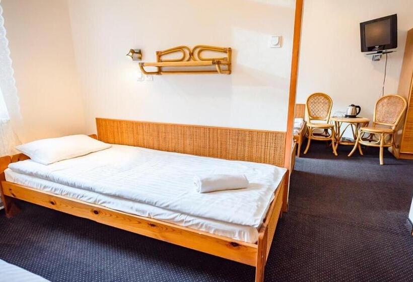 اتاق استاندارد چهار تخته, Willa Safona