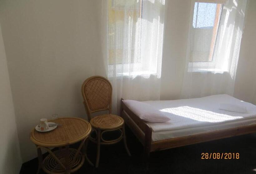 اتاق استاندارد با سرویس بهداشتی مشترک, Willa Safona