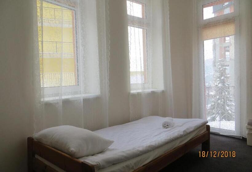 اتاق استاندارد با سرویس بهداشتی مشترک, Willa Safona