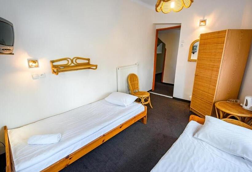 اتاق استاندارد با سرویس بهداشتی مشترک, Willa Safona