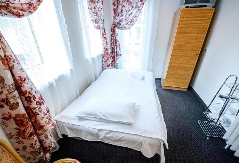 اتاق استاندارد با سرویس بهداشتی مشترک, Willa Safona