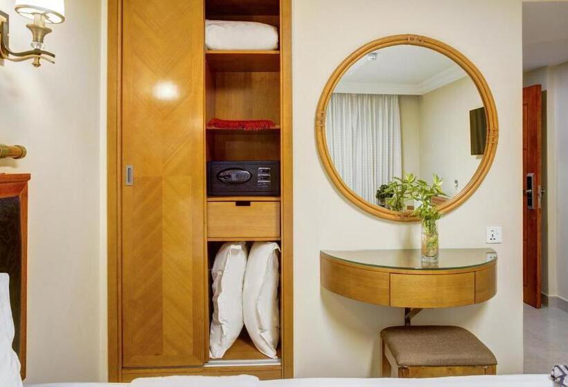 اتاق استاندارد سه تخته با بالکن, Dweik Hotel Luxury 3