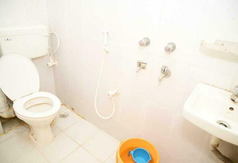 חדר קלאסי לשלושה, Flagship Payal Mandap