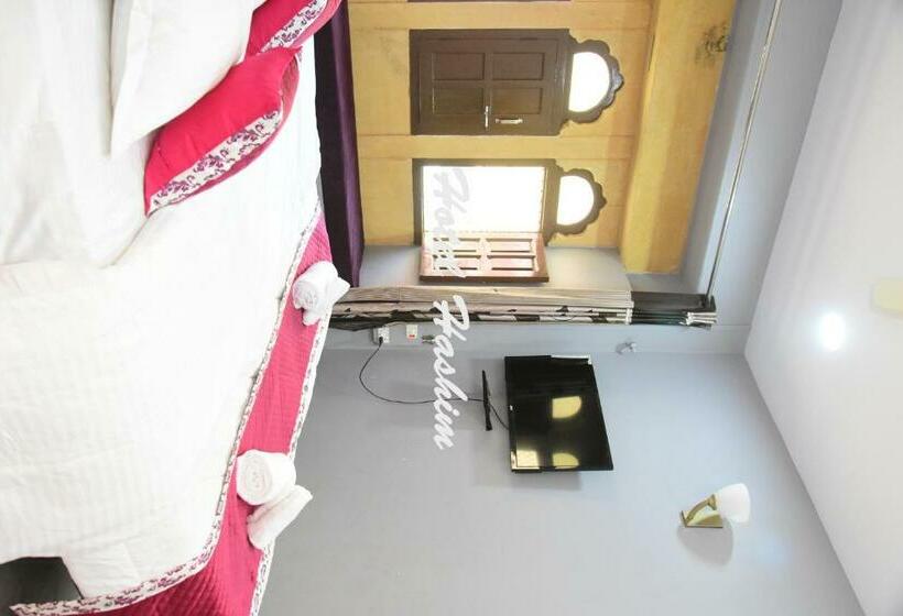 חדר סופריור, Hashim