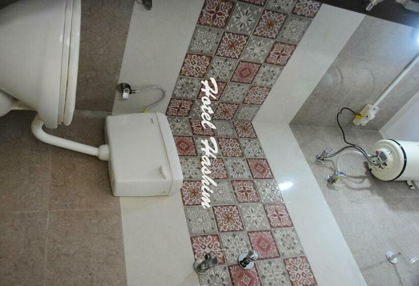 חדר סופריור, Hashim