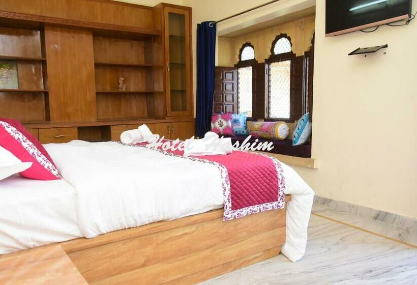 חדר סופריור, Hashim