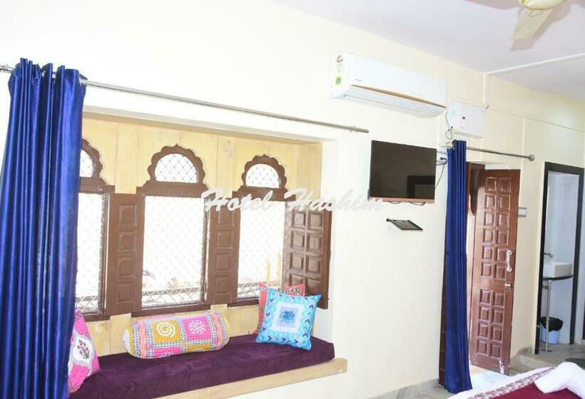 חדר סופריור, Hashim