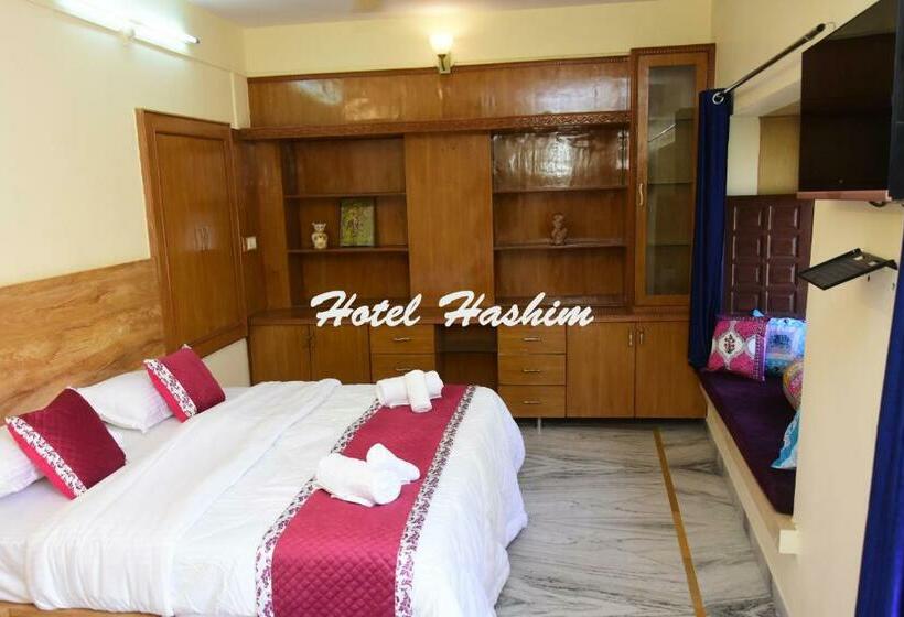 חדר סופריור, Hashim