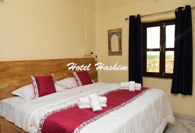 חדר סופריור, Hashim