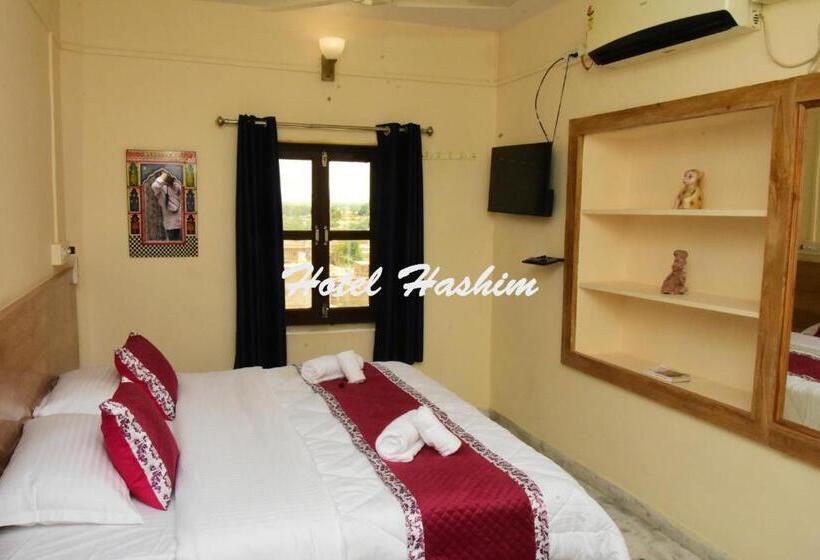 חדר סופריור, Hashim