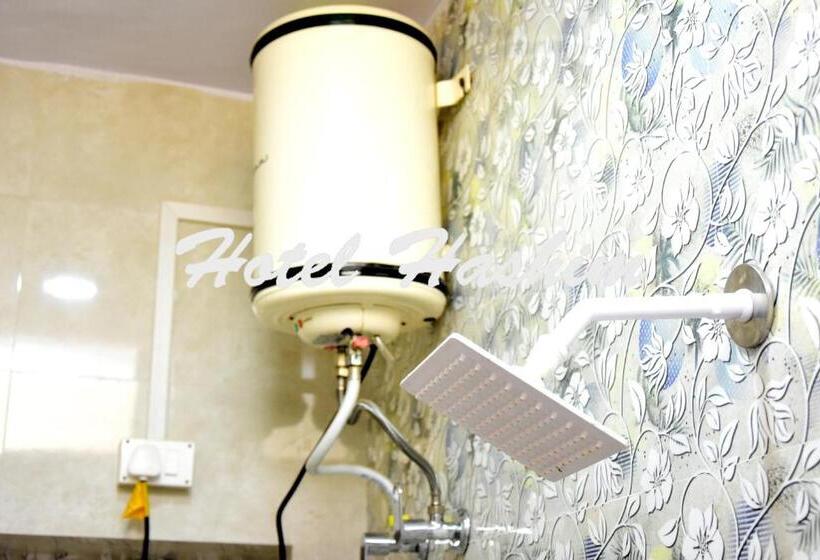 חדר סופריור, Hashim