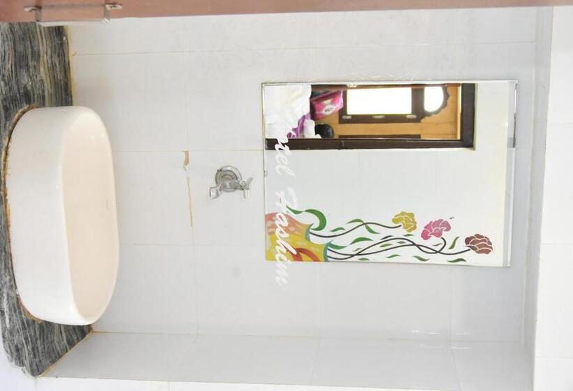 חדר דלוקס, Hashim