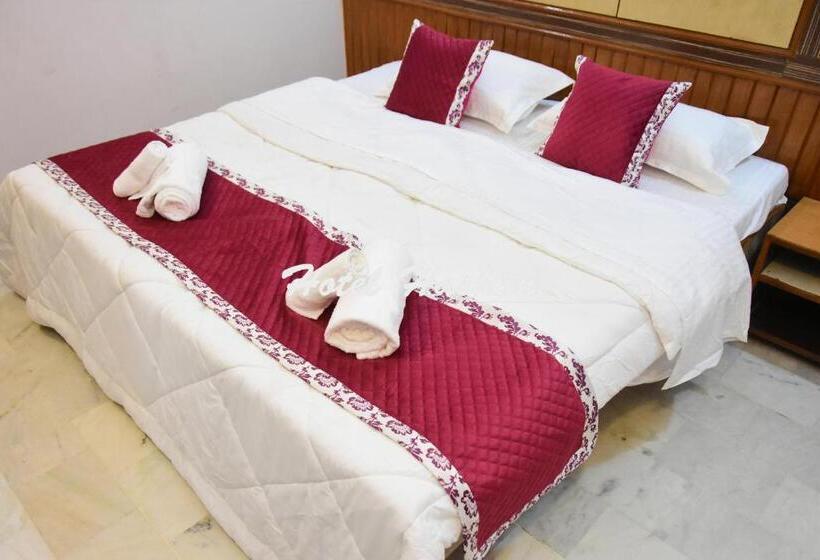 חדר דלוקס, Hashim