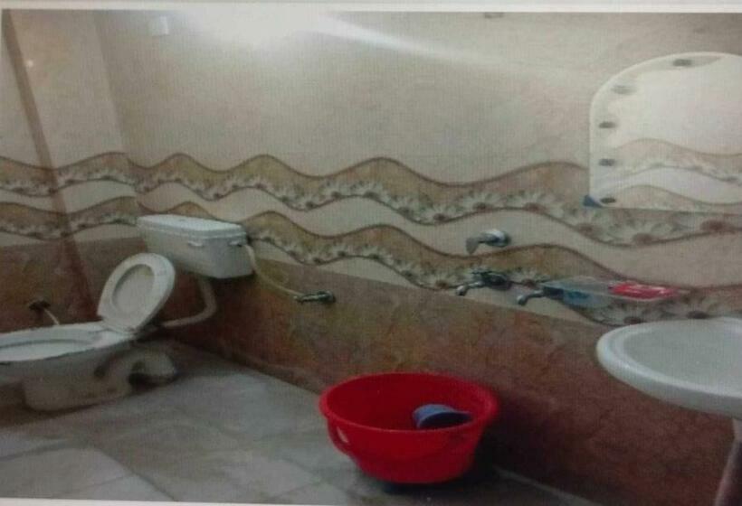 غرفة كلاسيكية ثلاثية, Spot On Moon Light