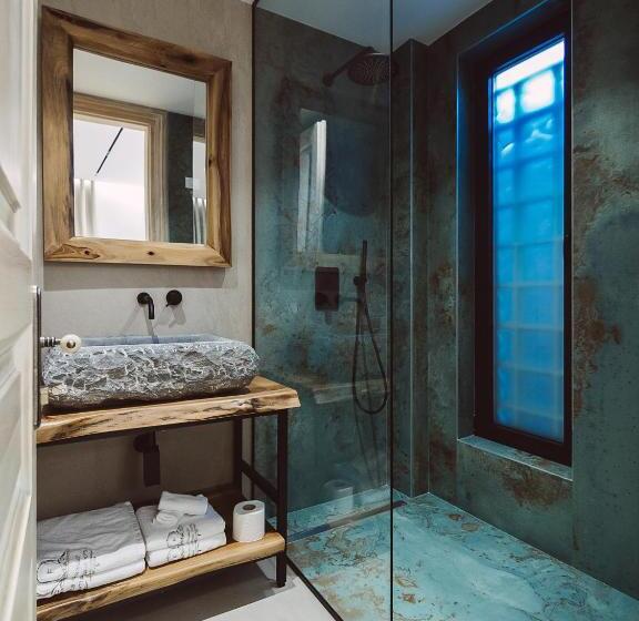 جناح مزود بجاكوزى, Le Fouquet Boutique