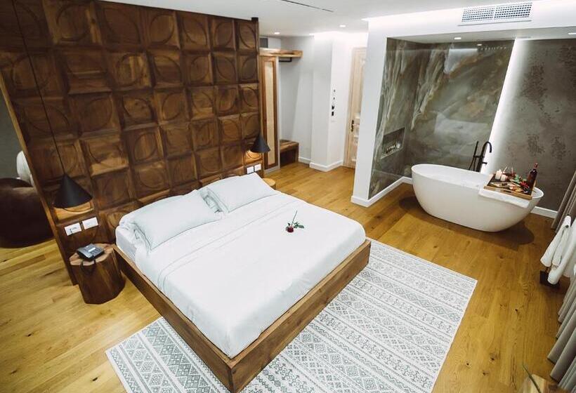 جناح مزود بجاكوزى, Le Fouquet Boutique