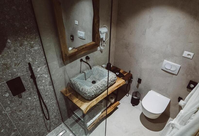 جناح مزود بجاكوزى, Le Fouquet Boutique