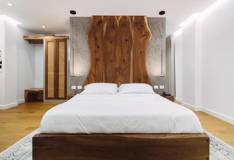 جناح مزود بجاكوزى, Le Fouquet Boutique