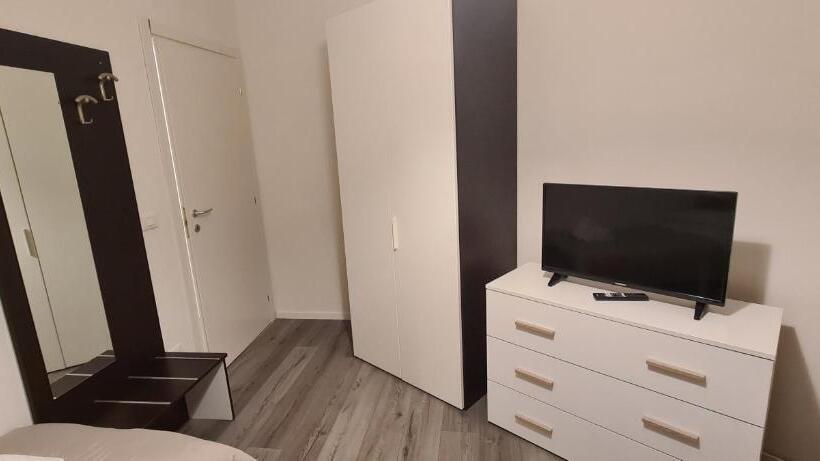 Standard room with outdoor bath, Affittacamere Cosulich
