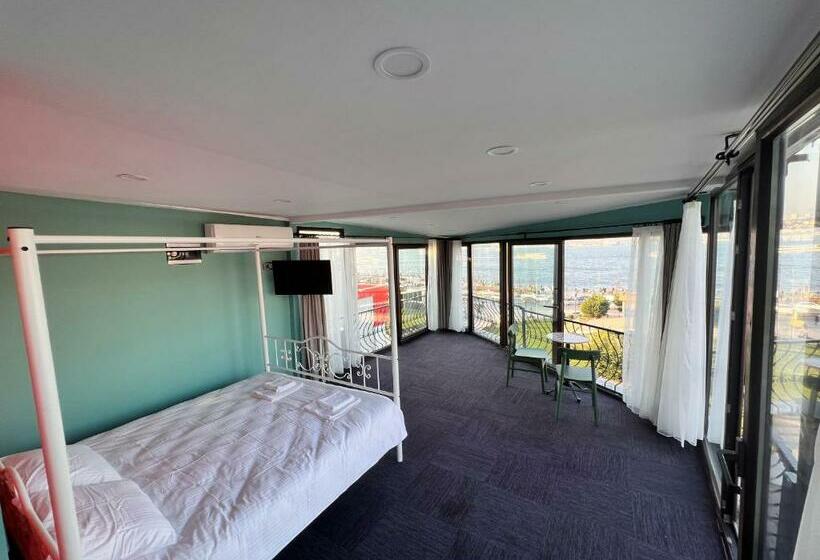 اتاق لوکس با چشم‌انداز دریا, Suit üsküdar